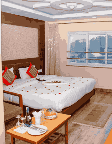 Suites & Rooms